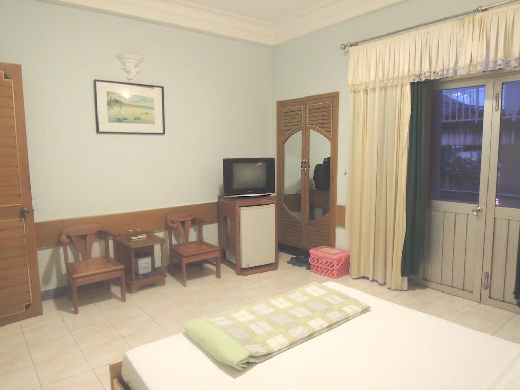 Phoenix Hotel Hue Bagian luar foto
