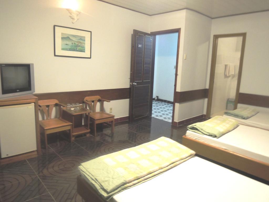 Phoenix Hotel Hue Bagian luar foto