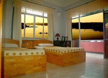 Phoenix Hotel Hue Bagian luar foto